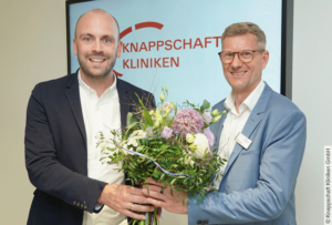 Arnd Kretschmann wurde von Hauptgeschäftsführer Jonas Wintz als neuer Kaufmännischer Direktor begrüßt. Foto: Knappschaft Kliniken