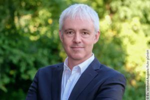 Dr. Peter Lütkes übernimmt die Leitung der Stabsstelle Gesundheit und damit die konzernweite Steuerung der medizinischen Strategie und Qualität im EVA Ruhr. Foto: Evangelischer Verbund Augusta Ruhr gGmbH