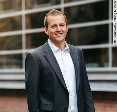 Seit dem 1. Oktober 2025 ist Dr. Christian Frank neues Vorstandsmitglied der Franziskus Stiftung und verantwortet dort den Bereich Finanzen Foto: Franziskus-Stiftung Münster