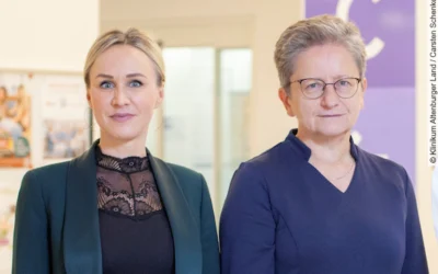 Franziska Gottschlich (links) übernimmt die Geschäftsführung der Medizinischen Versorgungszentren Altenburger Land GmbH von Dr. Gundula Werner. Foto: Klinikum Altenburger Land / Carsten Schenker