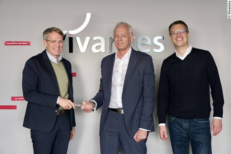 Von links: Tobias Meixner, Detlev Corsepius und Dr. Johannes Danckert (Vorsitzender der Geschäftsführung und Geschäftsführung Klinikmanagement). Tobias Meixner übernimmt das Direktorat Klinikmanagement bei Vivantes. Foto: Vivantes