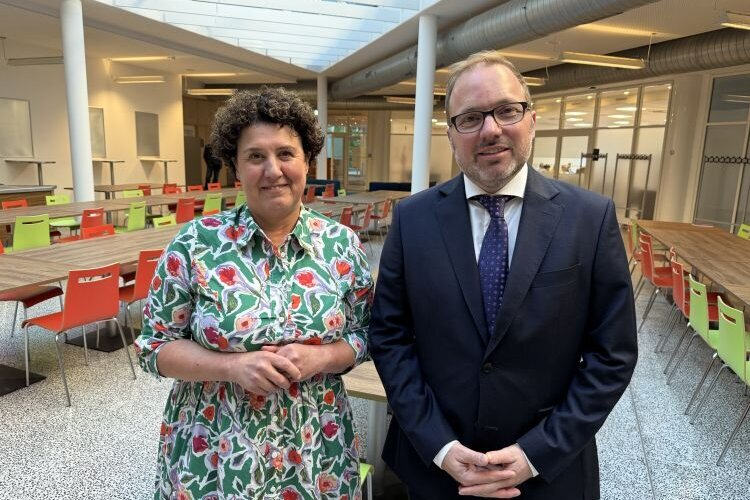 Brigitte Meier, Aufsichtsratsvorsitzende des Klinikum EvB, und Dr. med. Christian Unzicker